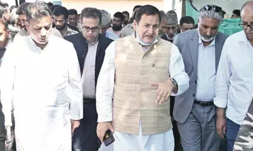 किसान सरकारी योजनाओं का पूरा लाभ लें ताकि बढ़े कृषि आय: Javid Dar किसान सरकारी योजनाओं का पूरा लाभ लें ताकि बढ़े कृषि आय: Javid Dar