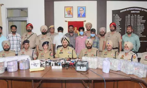 1 Kg से अधिक हेरोइन और 45 लाख रुपये की ड्रग मनी के साथ 3 लोग गिरफ्तार