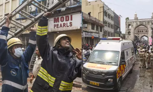 Hyderabad Fire: हैदराबाद में चारमीनार के पास एक इमारत में आग लगने से 8 बच्चों समेत 17 की मौत