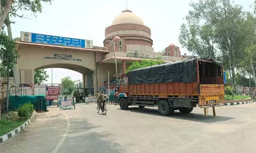 फंसे हुए अफगान ट्रकों का दूसरा जत्था Attari चेक-पोस्ट के रास्ते भारत पहुंचा