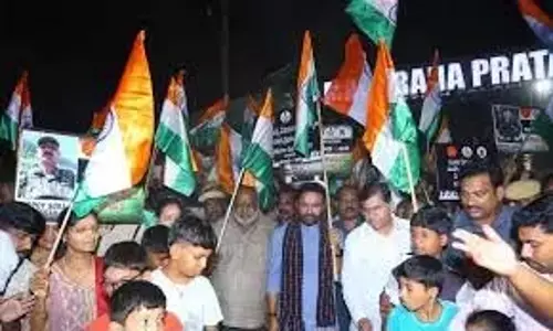 Guntur में सशस्त्र बलों की सफलता का सम्मान करते हुए तिरंगा रैली निकाली Guntur में सशस्त्र बलों की सफलता का सम्मान करते हुए तिरंगा रैली निकाली