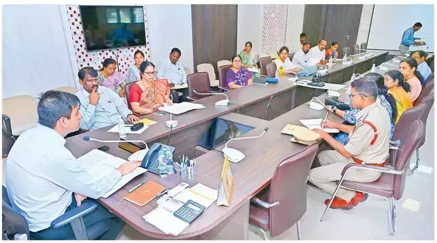Tamil Nadu: चित्तूर कलेक्टर ने अवैध लिंग निर्धारण परीक्षणों को लेकर अधिकारियों की आलोचना की