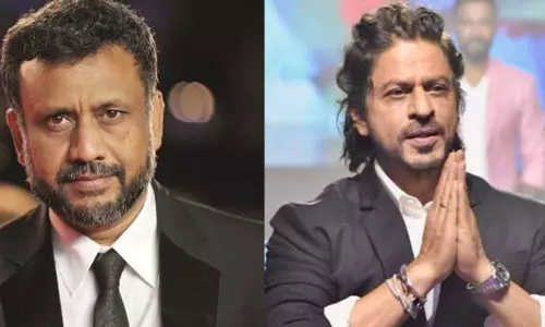 अनुभव सिन्हा ने शाहरुख खान को मध्यम वर्ग कहा: उनके पास दुनिया का सारा पैसा है, लेकिन... अनुभव सिन्हा ने शाहरुख खान को मध्यम वर्ग कहा: उनके पास दुनिया का सारा पैसा है, लेकिन...