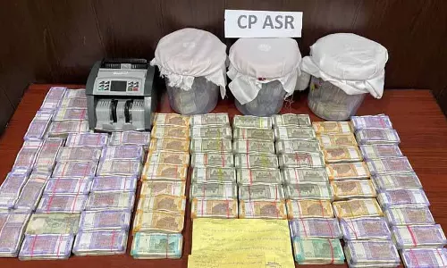 Punjab: 1 किलो हेरोइन और 45.19 लाख रुपये के साथ 3 गिरफ्तार Punjab: 1 किलो हेरोइन और 45.19 लाख रुपये के साथ 3 गिरफ्तार