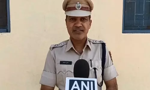राजस्थान के डूंगरपुर में तेज रफ्तार ट्रक ने चार लोगों की जान ली: Police राजस्थान के डूंगरपुर में तेज रफ्तार ट्रक ने चार लोगों की जान ली: Police