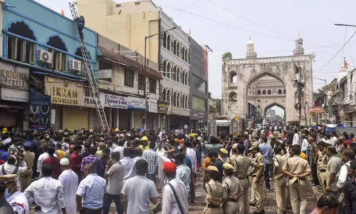Charminar Fire: केंद्र ने 2 लाख अनुग्रह राशि की घोषणा की Charminar Fire: केंद्र ने 2 लाख अनुग्रह राशि की घोषणा की