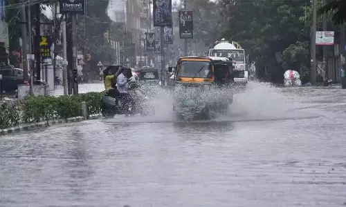 Anantapur जिले में भारी बारिश, सामान्य जनजीवन अस्त-व्यस्त