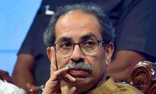 हमारी पार्टी डूबता जहाज नहीं: Uddhav हमारी पार्टी डूबता जहाज नहीं: Uddhav