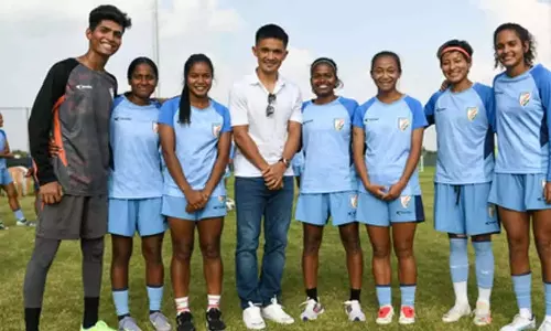 Sunil Chhetri  ने अंतर्राष्ट्रीय मैत्री मैचों से पहले बेंगलुरु में महिला राष्ट्रीय शिविर का दौरा किया