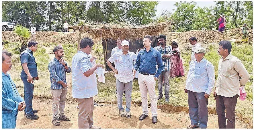 Andhra: विशेष अधिकारी ने मन्यम जिले का दौरा किया Andhra: विशेष अधिकारी ने मन्यम जिले का दौरा किया