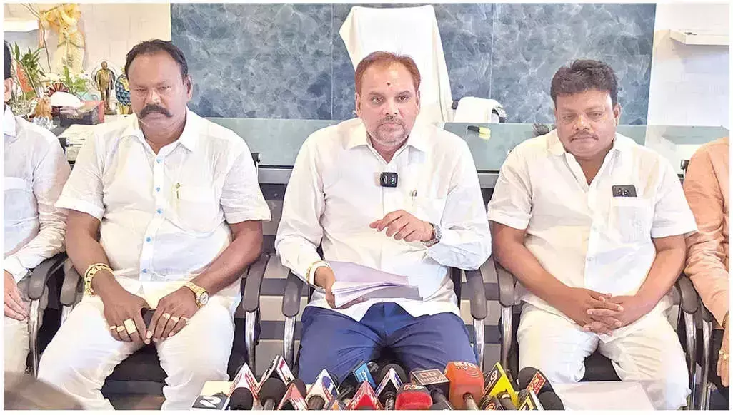 YSRCP, CPM ने विधायक विजय चंद्रा को दोषी ठहराया