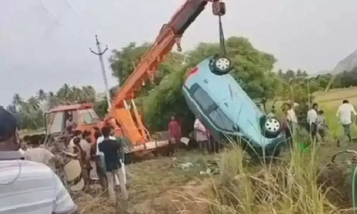 Andhra: अन्नामय्या जिले में एक कार के कुएं में गिरने से तीन लोगों की मौत हो गई