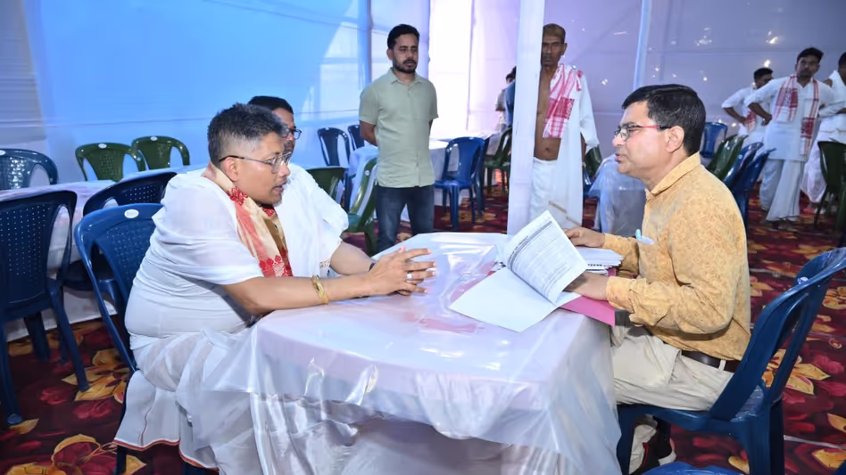 Assam : पीयूष हजारिका ने मोरीगांव में कटाव रोधी कार्यों की समीक्षा की Assam : पीयूष हजारिका ने मोरीगांव में कटाव रोधी कार्यों की समीक्षा की