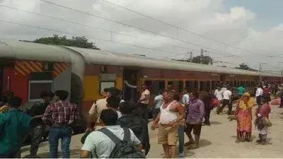 UP में अंत्योदय ट्रेन में धुआं भरने से मचा हंगामा, यात्री घबराए