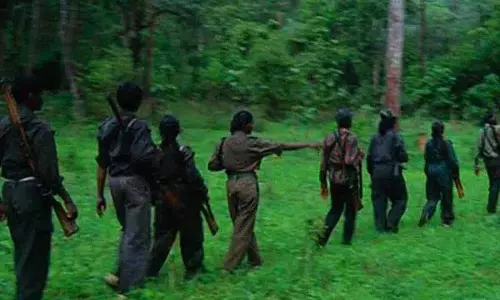 Mulugu: 20 माओवादियों गिरफ्तार, आठ ने एसपी के समक्ष आत्मसमर्पण किया Mulugu: 20 माओवादियों गिरफ्तार, आठ ने एसपी के समक्ष आत्मसमर्पण किया