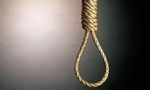 Sonbhadra में प्रेमी जोड़े ने की आत्महत्या, पेड़ से लटके मिले शव