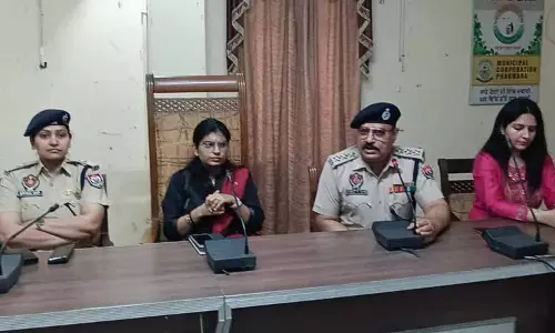 Jalandhar: केमिस्ट एसोसिएशन नशा विरोधी अभियान में शामिल, प्रशासन की कार्रवाई पर विवाद Jalandhar: केमिस्ट एसोसिएशन नशा विरोधी अभियान में शामिल, प्रशासन की कार्रवाई पर विवाद