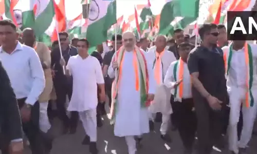 अहमदाबाद में अमित शाह ने निकाला तिरंगा यात्रा
