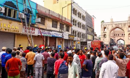 Telangana ने आग पीड़ितों के परिजनों को 5 लाख रुपए की अनुग्रह राशि देने की घोषणा की Telangana ने आग पीड़ितों के परिजनों को 5 लाख रुपए की अनुग्रह राशि देने की घोषणा की