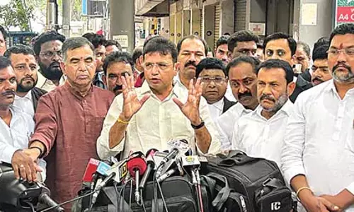Telangana : मंत्री श्रीधर बाबू समेत 13 लोगों के खिलाफ कालेश्वरम मामला खारिज Telangana : मंत्री श्रीधर बाबू समेत 13 लोगों के खिलाफ कालेश्वरम मामला खारिज
