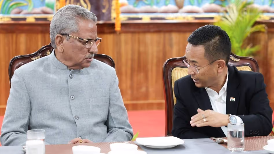 Sikkim के मुख्यमंत्री राज्य के 50 वर्ष पूरे होने के उपलक्ष्य में राज्यपाल के विशेष रात्रिभोज में शामिल