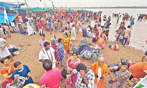 सरस्वती पुष्करालु: सरस्वती पुष्कर सार्वजनिक मेला सरस्वती पुष्करालु: सरस्वती पुष्कर सार्वजनिक मेला