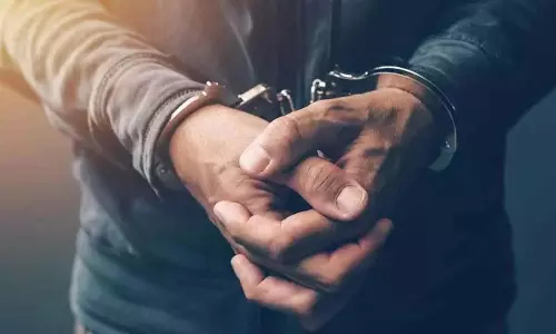 त्रिकमजी मंदिर की जमीन हड़पने की साजिश में अहमदाबाद में सात लोग गिरफ्तार त्रिकमजी मंदिर की जमीन हड़पने की साजिश में अहमदाबाद में सात लोग गिरफ्तार