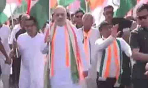 केंद्रीय मंत्री अमित शाह ने Ahmedabad में तिरंगा यात्रा में हिस्सा लिया