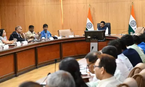 Assam: मुख्य सचिव ने मानसून बाढ़ की तैयारियों की समीक्षा की, समन्वय का आग्रह किया Assam: मुख्य सचिव ने मानसून बाढ़ की तैयारियों की समीक्षा की, समन्वय का आग्रह किया