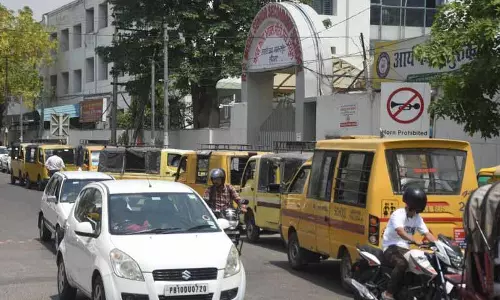 Ludhiana: स्कूलों के बाहर बेतरतीब पार्किंग से दुकानदार परेशान Ludhiana: स्कूलों के बाहर बेतरतीब पार्किंग से दुकानदार परेशान