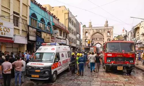 Hyderabad अग्निकांड धुंए से भरी सीढ़ियों के कारण बचने का रास्ता बंद Hyderabad अग्निकांड धुंए से भरी सीढ़ियों के कारण बचने का रास्ता बंद