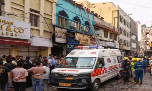 Hyderabad अग्निकांड: धुएँ से भरी सीढ़ियों ने रास्ता रोका