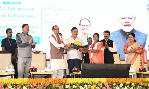 केंद्रीय कृषि मंत्री ने हिमंत के साथ मिलकर Assam में 55,000 ग्रामीण घरों की सौगात दी