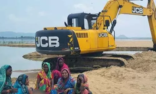Dhenkanal में रेत खदान में ट्रक चालक मृत मिला, परिजनों ने लगाया हत्या का आरोप Dhenkanal में रेत खदान में ट्रक चालक मृत मिला, परिजनों ने लगाया हत्या का आरोप