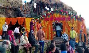Uttarakhand: हर-हर महादेव के नारे के साथ खुले रुद्रनाथ मंदिर के कपाट Uttarakhand: हर-हर महादेव के नारे के साथ खुले रुद्रनाथ मंदिर के कपाट
