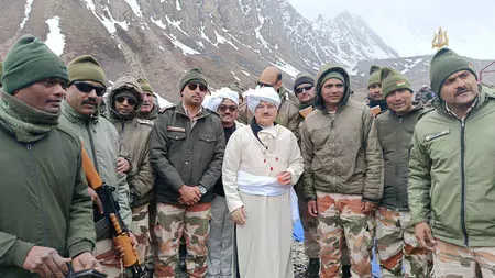 जेपी नड्डा ने आदि कैलाश और ओम पर्वत के किए दर्शन, सेना के जवानों से की मुलाकात जेपी नड्डा ने आदि कैलाश और ओम पर्वत के किए दर्शन, सेना के जवानों से की मुलाकात