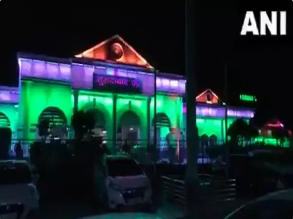 Operation Sindoor के लिए सशस्त्र बलों के सम्मान में मुरादाबाद रेलवे डिवीजन को तिरंगे से रोशन किया गया Operation Sindoor के लिए सशस्त्र बलों के सम्मान में मुरादाबाद रेलवे डिवीजन को तिरंगे से रोशन किया गया