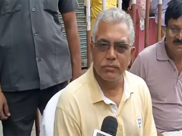 BJP के दिलीप घोष ने एसएससी शिक्षकों के विरोध को लेकर टीएमसी पर निशाना साधा BJP के दिलीप घोष ने एसएससी शिक्षकों के विरोध को लेकर टीएमसी पर निशाना साधा