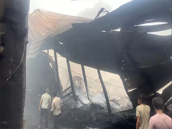 Punjab: जालंधर में टायर फैक्ट्री में लगी आग Punjab: जालंधर में टायर फैक्ट्री में लगी आग