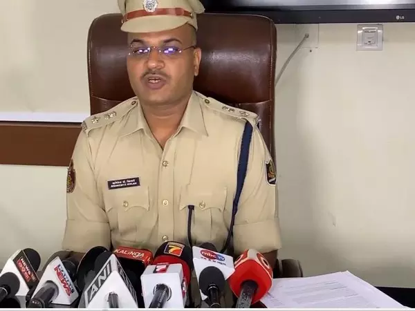 ओडिशा साइबर पुलिस ने फर्जी VIP ट्रेडिंग अकाउंट घोटाले का भंडाफोड़ किया, मुख्य आरोपी गिरफ्तार ओडिशा साइबर पुलिस ने फर्जी VIP ट्रेडिंग अकाउंट घोटाले का भंडाफोड़ किया, मुख्य आरोपी गिरफ्तार