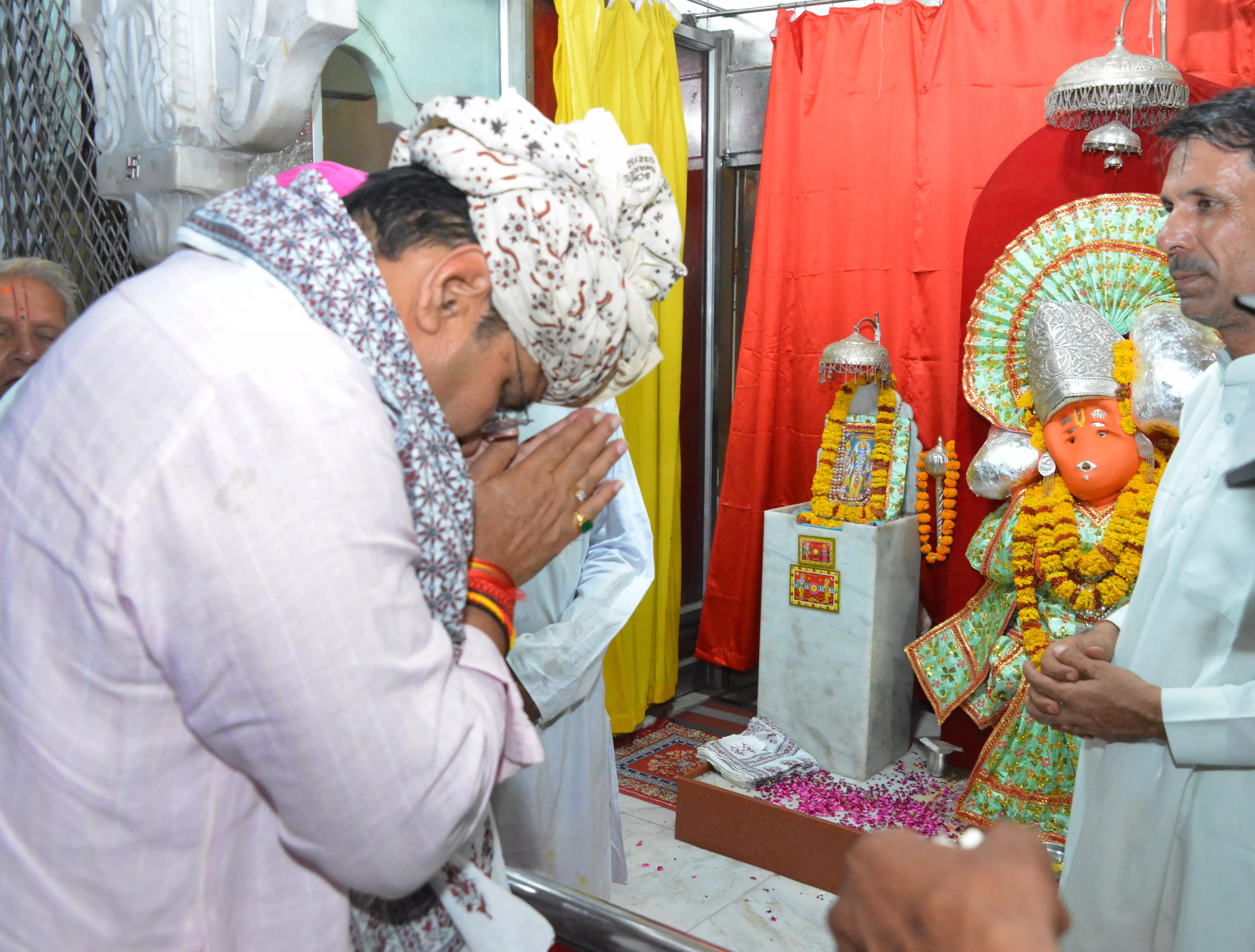 Jaipur: मुख्यमंत्री शर्मा ने सांगा बाबा सहित विभिन्न मंदिरों एवं गुरूद्वारे में किए दर्शन Jaipur: मुख्यमंत्री शर्मा ने सांगा बाबा सहित विभिन्न मंदिरों एवं गुरूद्वारे में किए दर्शन