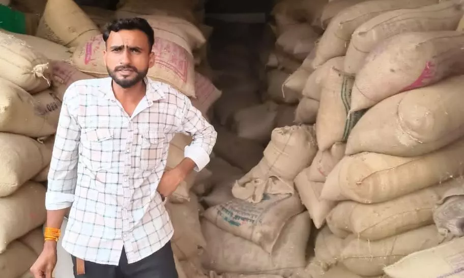 Mirzapur: मंडी अधिकारियों ने पकड़ा 867 कुंतल गेहूं की जमाखोरी, किया जुर्माना Mirzapur: मंडी अधिकारियों ने पकड़ा 867 कुंतल गेहूं की जमाखोरी, किया जुर्माना