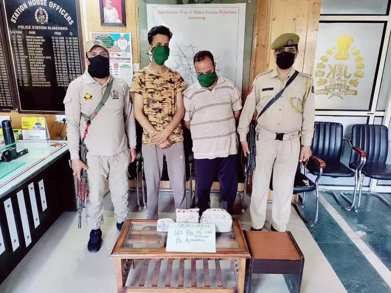 Anantnag में प्रतिबंधित ड्रग्स के साथ दो तस्कर गिरफ्तार: पुलिस Anantnag में प्रतिबंधित ड्रग्स के साथ दो तस्कर गिरफ्तार: पुलिस
