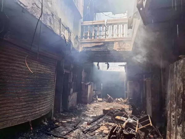 Hyderabad में आग लगने से 17 लोगों की मौत, जांच जारी Hyderabad में आग लगने से 17 लोगों की मौत, जांच जारी