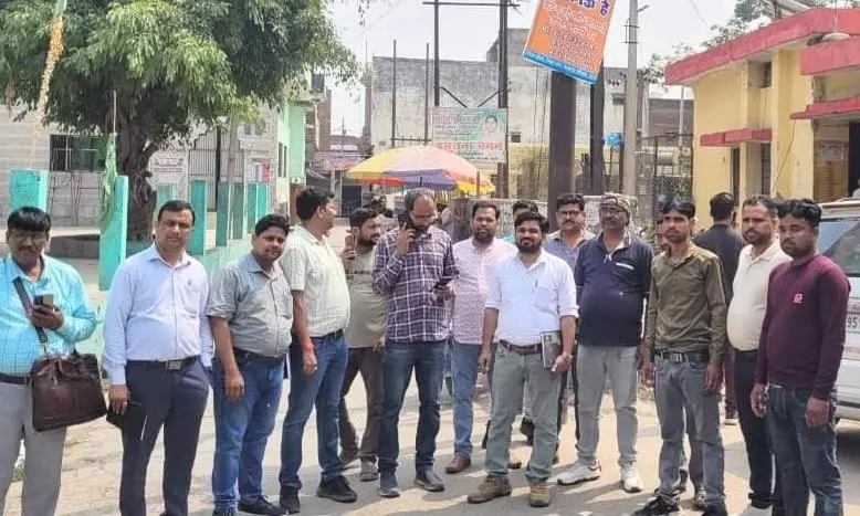 Bareilly: बिल न जमा करने पर काटे 40 लोगों के कनेक्शन Bareilly: बिल न जमा करने पर काटे 40 लोगों के कनेक्शन