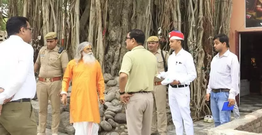 Bareilly: धोपेश्वर नाथ मंदिर परिसर की सफाई व्यवस्था पर उठे सवाल, डीएम ने की जांच Bareilly: धोपेश्वर नाथ मंदिर परिसर की सफाई व्यवस्था पर उठे सवाल, डीएम ने की जांच