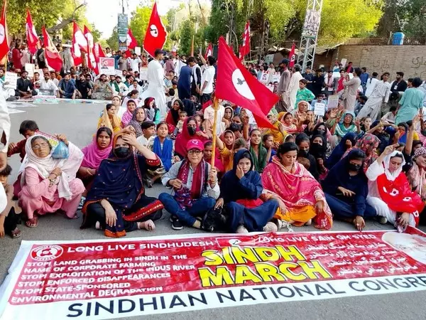 Pak: सिंधियन नेशनल कांग्रेस ने भूमि अधिग्रहण, जबरन गायब किए जाने के विरोध में मार्च निकाला Pak: सिंधियन नेशनल कांग्रेस ने भूमि अधिग्रहण, जबरन गायब किए जाने के विरोध में मार्च निकाला