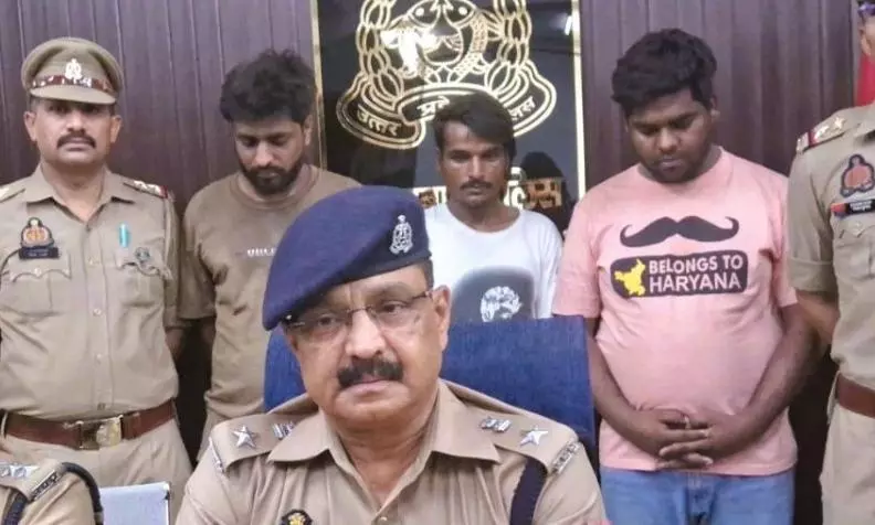 Moradabad: पति के एक्सीडेंट का झांसा देकर ठगे पैसे, पुलिस ने तीन ठगों को दबोचा Moradabad: पति के एक्सीडेंट का झांसा देकर ठगे पैसे, पुलिस ने तीन ठगों को दबोचा