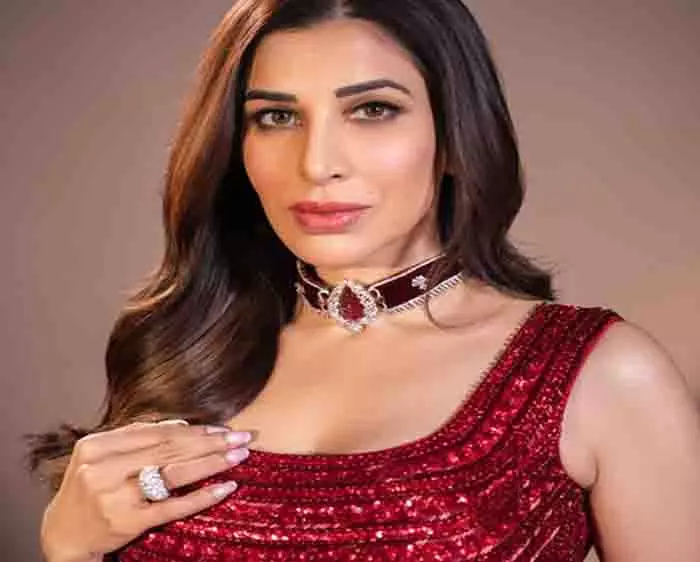 वॉर 2 की रिलीज का बेसब्री से इंतजार कर रही Sophie Choudhary वॉर 2 की रिलीज का बेसब्री से इंतजार कर रही Sophie Choudhary