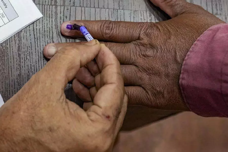Kakdwip के दुरुपयोग के बाद चुनाव आयोग ने कर्मचारियों के लिए आदेश जारी किया Kakdwip के दुरुपयोग के बाद चुनाव आयोग ने कर्मचारियों के लिए आदेश जारी किया